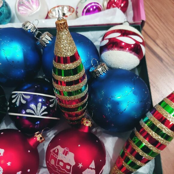 Variety of 26 vintage Christmas ornaments glass indent - Picture 3 of 6